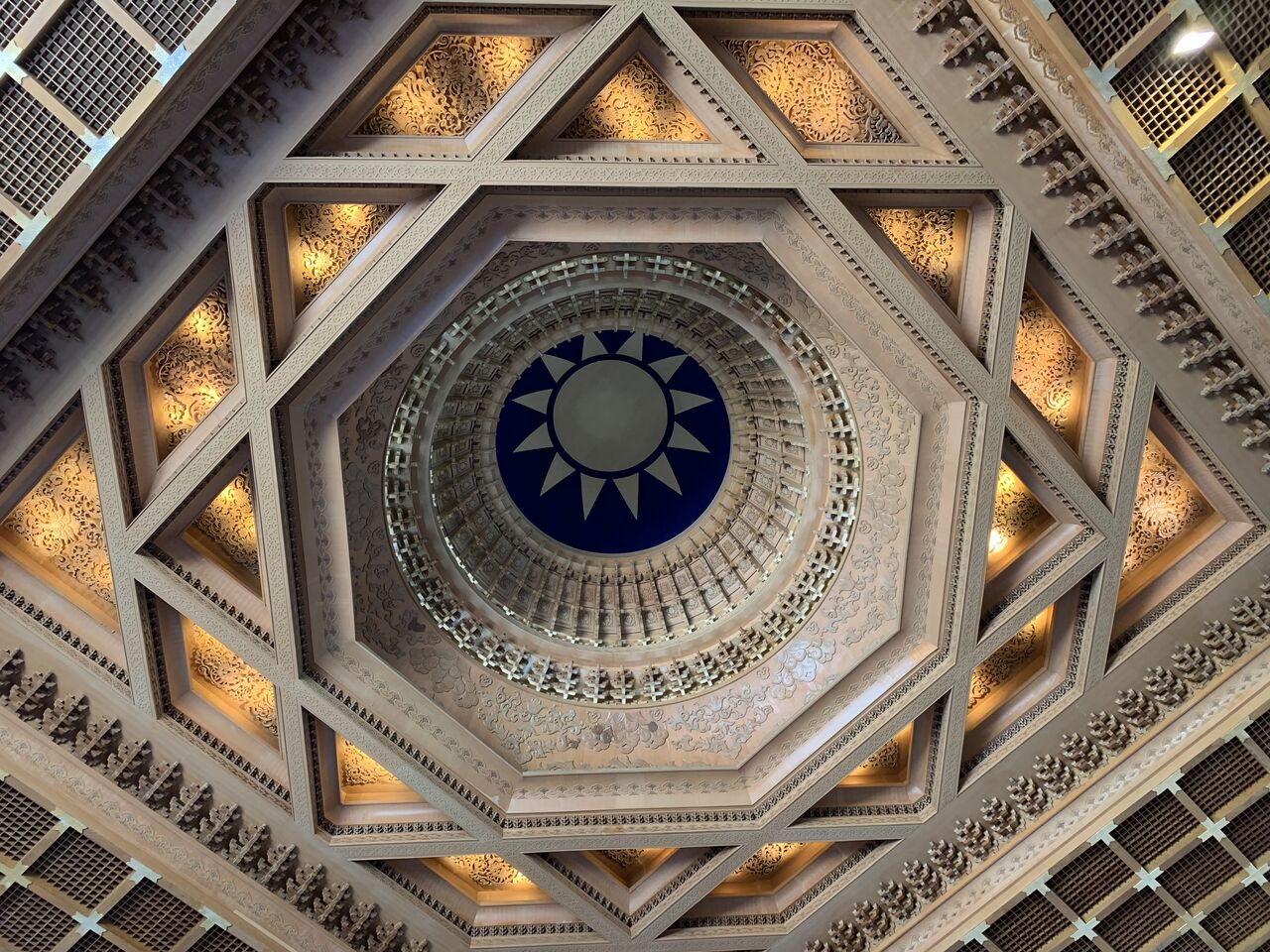 台湾国旗 青天白日満地紅旗 せいてんはくじつまんちこうき 好吃 好酒 好台湾