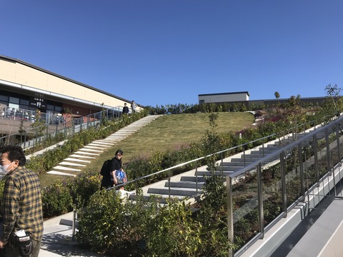 EAC4DBB8-1EE3-4999-B4BC-58A5E0C3753B