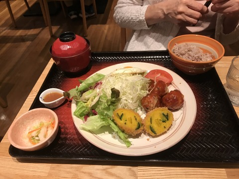 0EC23AD2-44E2-4FD6-A3DB-AF7F8D032A3C