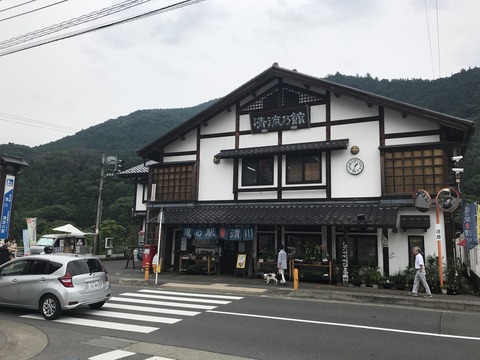 DB65B4AA-437D-4B45-A06E-83865F1CCD10