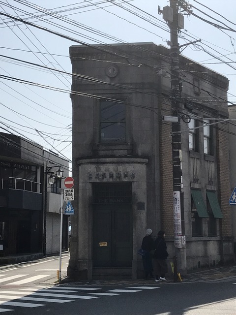 5BDF7952-368B-4881-AF51-A849B9A1D99A