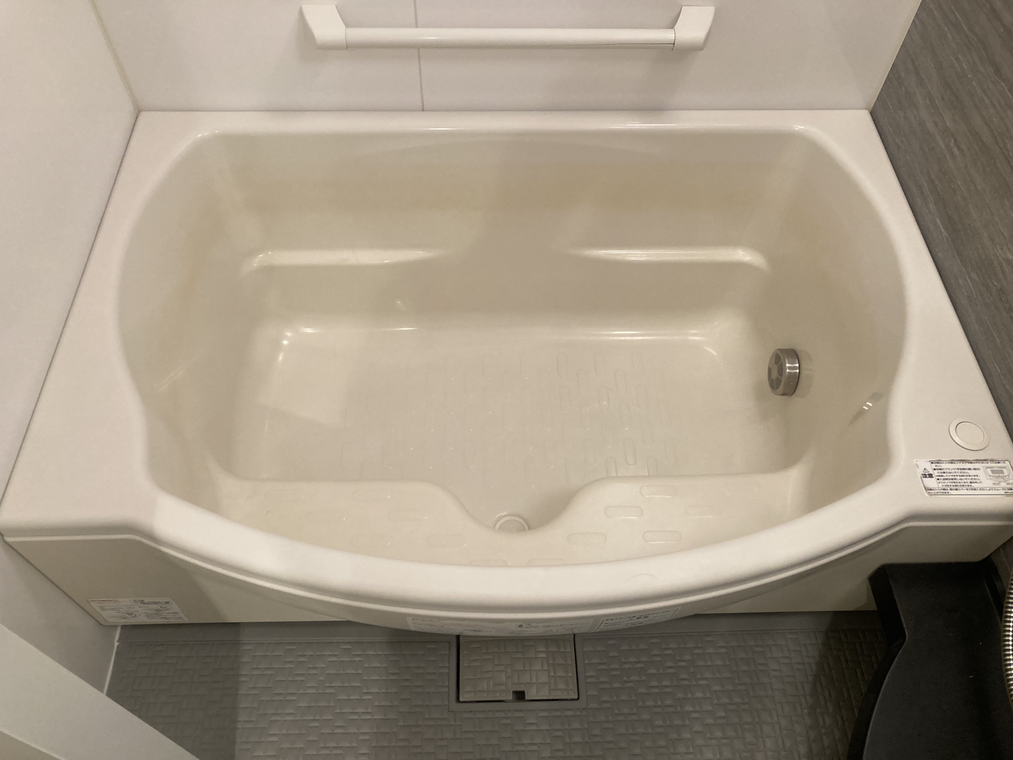 浴槽塗装 浴槽変色 経年劣化 : 浴槽吹付塗装／水廻り再生日誌 つかはら美装