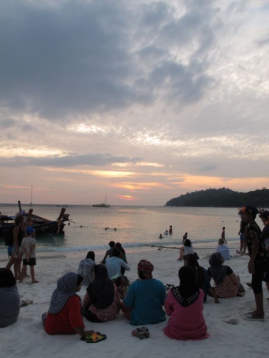 サンセット リペの夜 14 15 １０年目のピピ島へ ピピ クラビ リペ バンコク １７ 西訪旅游 タイ ピピ島 クラビ プーケット 諸々アジア旅のブログ