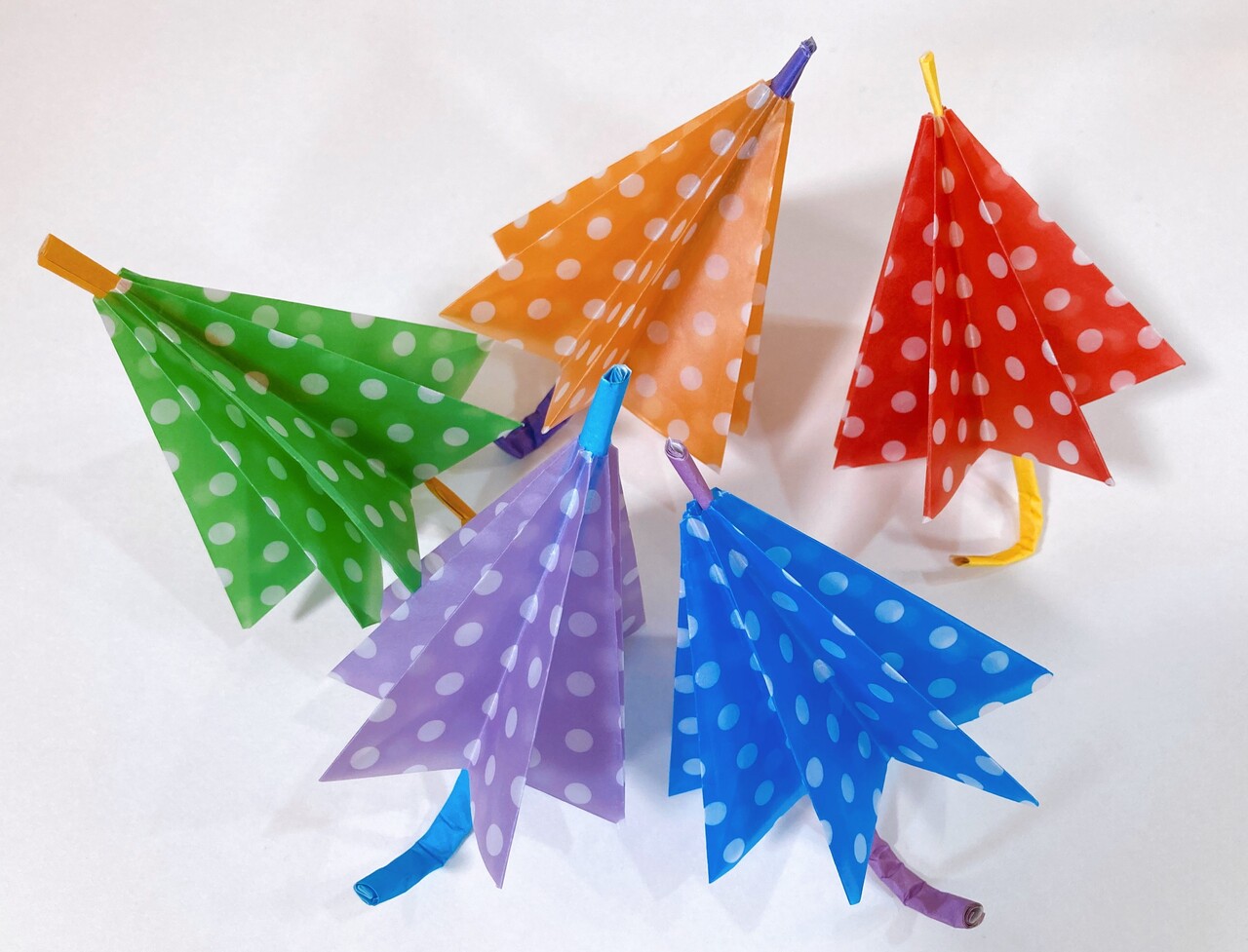 6月装飾 梅雨到来 カエルと葉っぱ 傘を作りました ワクワク販促探検ブログ