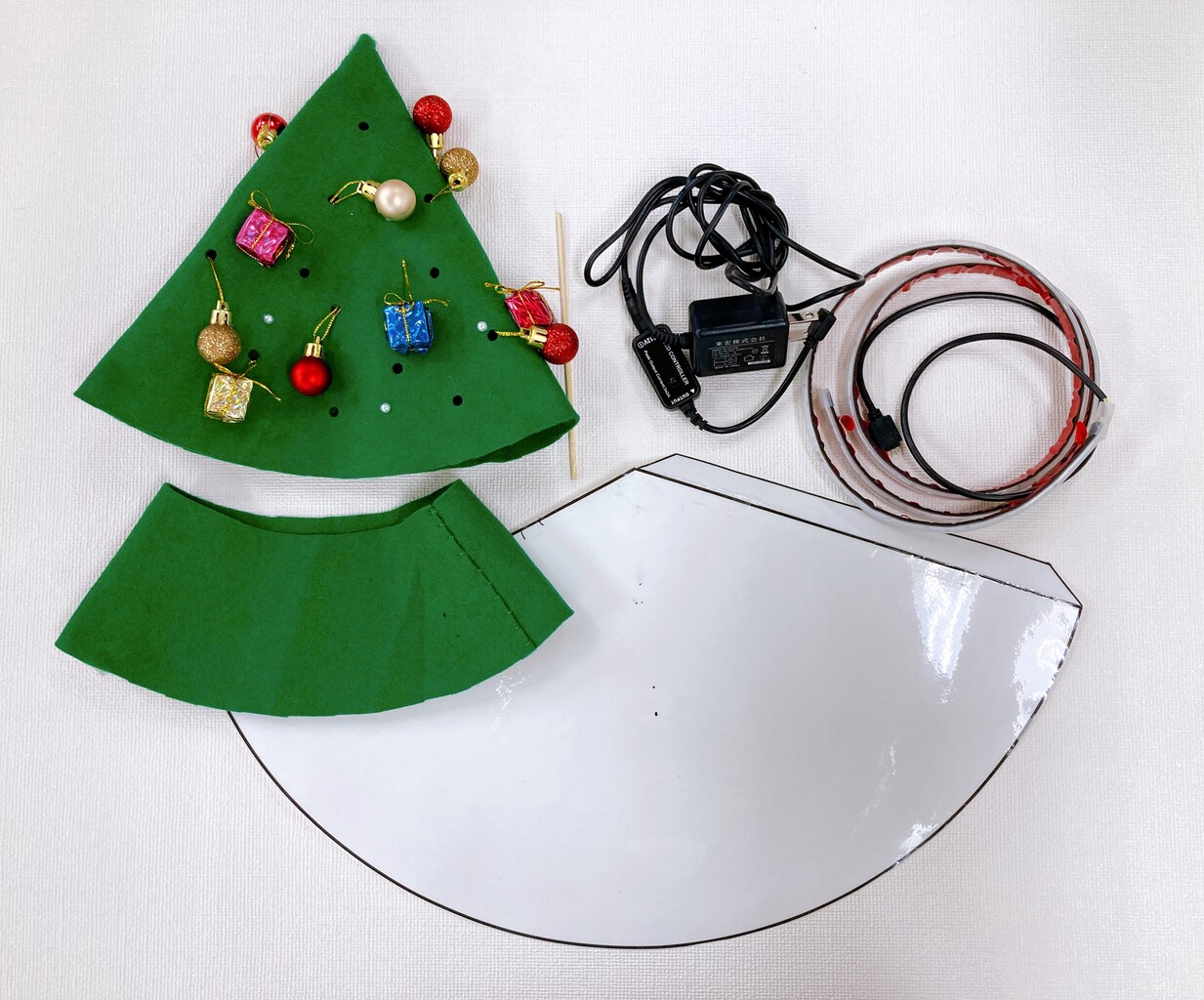 12月装飾 今年も Ledテープライトで作るクリスマスツリー を出しました ワクワク販促探検ブログ 12月装飾 今年も Ledテープライトで作るクリスマスツリー を出しました ワクワク販促探検ブログ