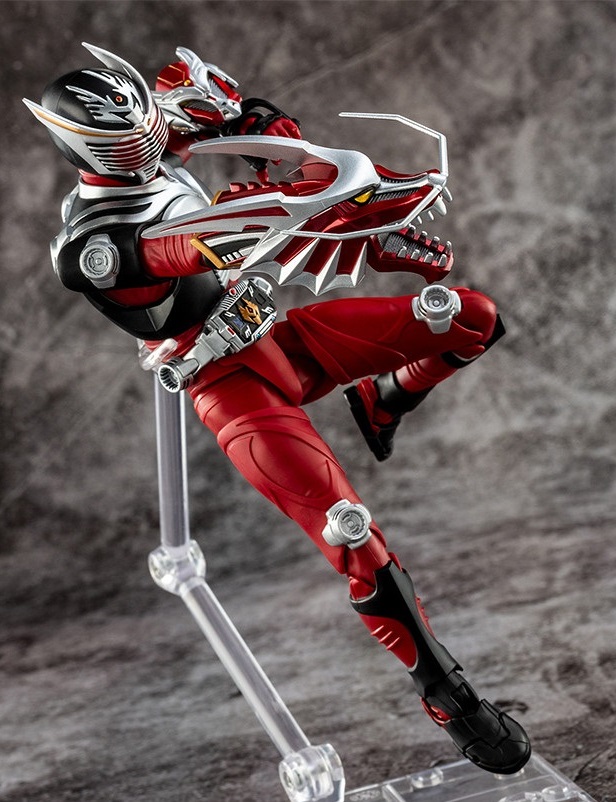 新品・未開封】S.H.Figuarts（真骨彫製法） 仮面ライダー龍騎 3月4