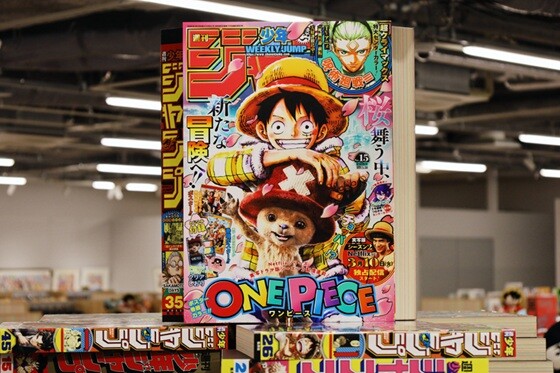 ONE PIECE、ドラゴンボールなど、どこを向いてもジャンプグッズが満載