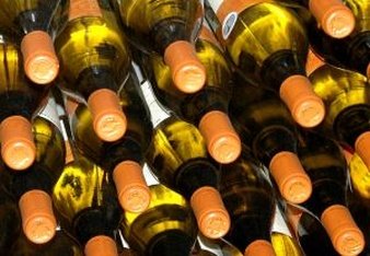 white-wine-stacked_2742709