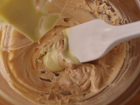 ホワイトチョコレートとシナモンシュガーのポルボロン04