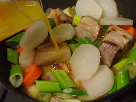 根野菜と豚肉ブロックでオレンジ豚煮04