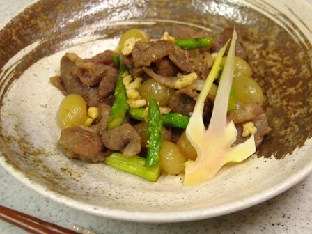 カリフォルニア産ぶどうとアスパラガスの和醤油ソテー