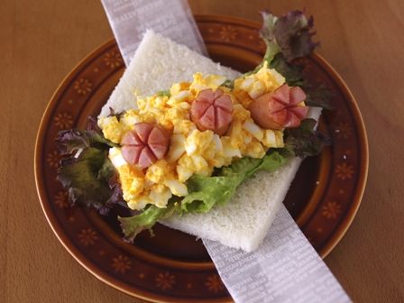 卵とウインナーの花咲くサンドシナイッチ01