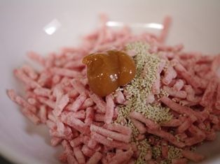梅そぼろ入り、梅香るおかずパン02