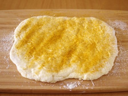 ホットケーキミックスで作る簡単ハムとチーズのカレーロールパン06