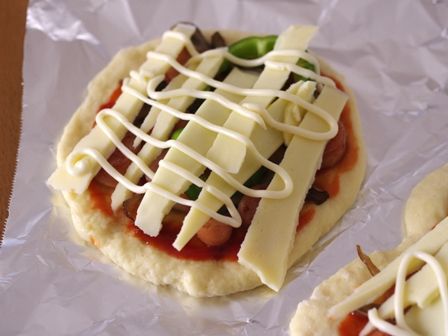 ホットケーキミックスで作る簡単ピザまいたけとソーセージの朝食ピザ06
