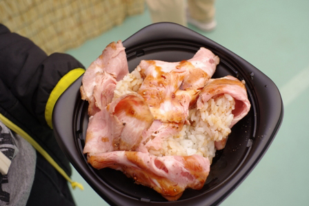 はいさいフェスタ2017でおいしかったローストポーク丼01