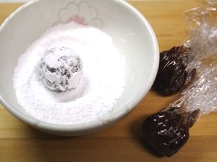 チョコと牛乳のみの超簡単トリュフ粉糖まぶし05