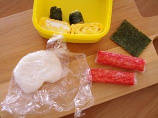 ご飯とおかずでミッキーマウスのキャラ弁当01
