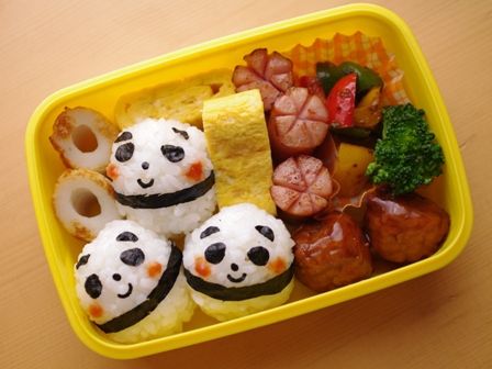パンダおにぎりのお弁当