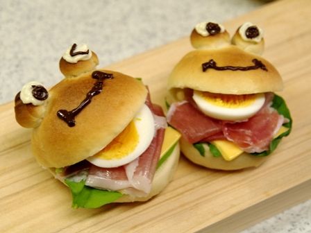 カエルさんの焼きたてサンドイッチ