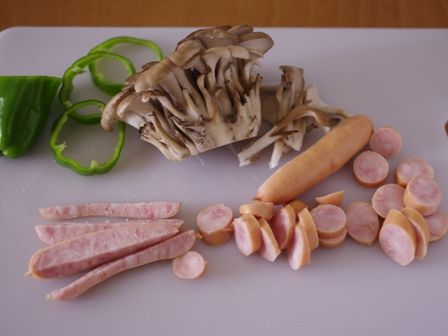 ホットケーキミックスで作る簡単ピザまいたけとソーセージの朝食ピザ02