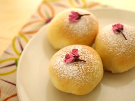 梅そぼろ入り、梅香るおかずパン