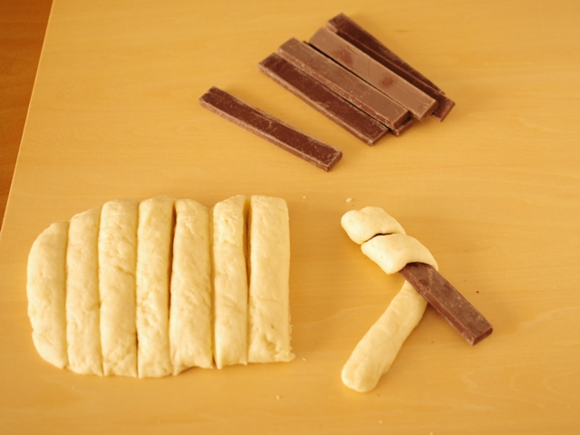 ホットケーキミックスで菓子パン チョコレートバトン04