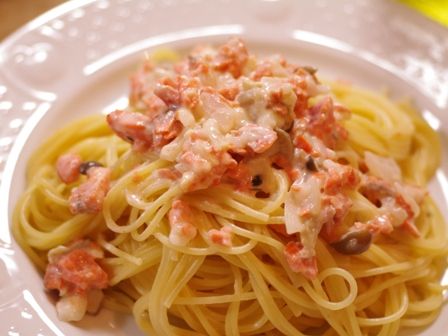 牛乳でつくったサーモンクリームパスタ