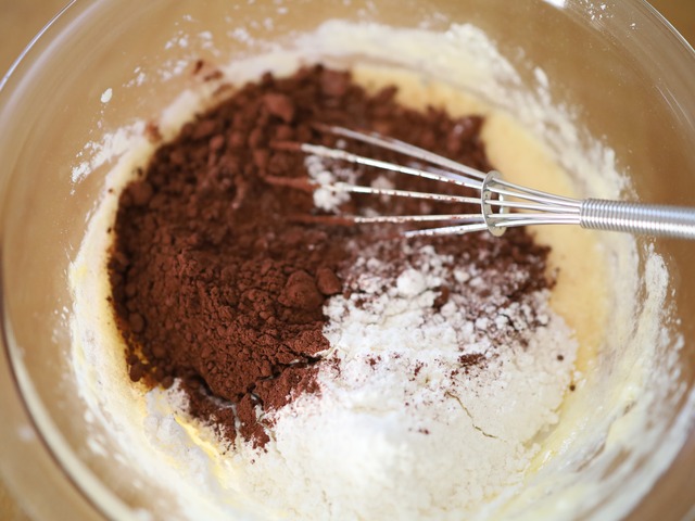 HMとココアで簡単チョコレートケーキ_004