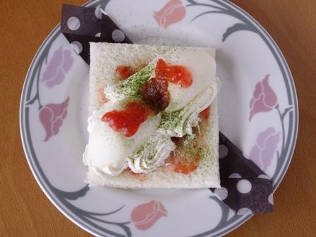 市販のアイスといちごジャムで春デザートサンドシナイッチ01