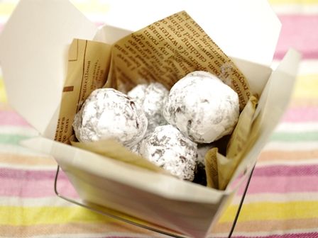チョコと牛乳のみの超簡単トリュフ粉糖まぶし00