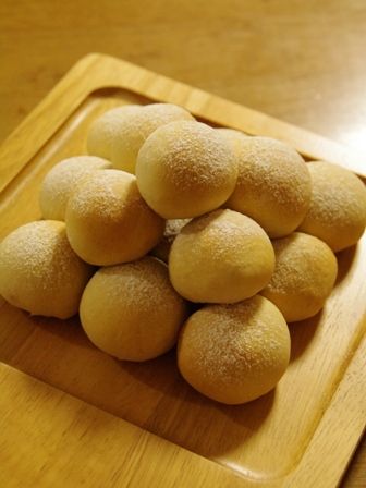 月見団子ならぬ、月見パン01