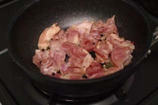 ミックスペパーのスパイシー鶏焼き00