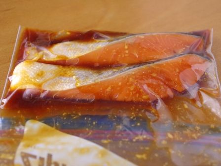 こんがりおいしい銀鮭の香りごま焼き01