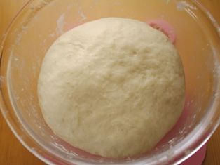 ソーセージで満足簡単手ごねパン04