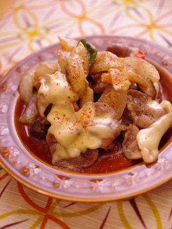 豚肉とピーマンのごはんがっつりチーズ炒め