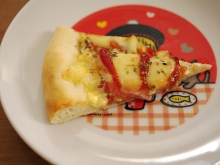 オレガノでトマトと厚切りベーコンのピザ00