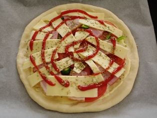 オレガノでトマトと厚切りベーコンのピザ08