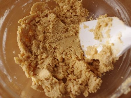 ホワイトチョコレートとシナモンシュガーのポルボロン08