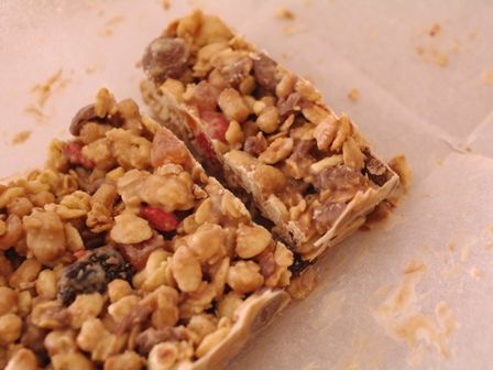 ピンクペパーが決め手のホワイトチョコの簡単ざくざくシリアルバー03