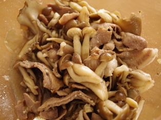 きのこと豚肉のレンジおかず02