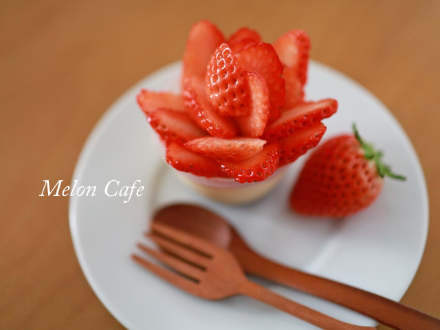 市販のプリンとパックいちごで贅沢いちごパフェ07