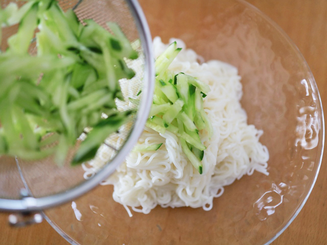 シャキッときゅうりの彩り冷やしそうめん08