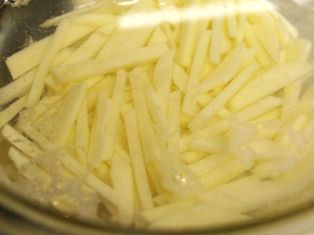 旨炒めペーストでつくる、レンジでじゃがいも炒め01