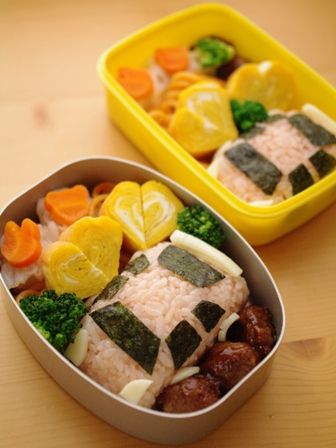 簡単ケチャップライスでクルマのお弁当