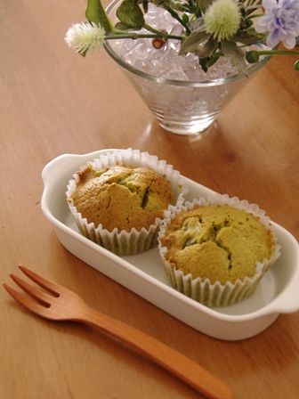 栗の甘露煮でつくる、抹茶カップケーキ
