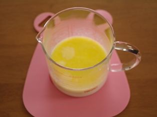 オレガノでトマトと厚切りベーコンのピザ02