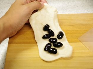 ふじっ子おまめさん「丹波黒黒豆」でつくる、しっとり甘い黒豆パン06