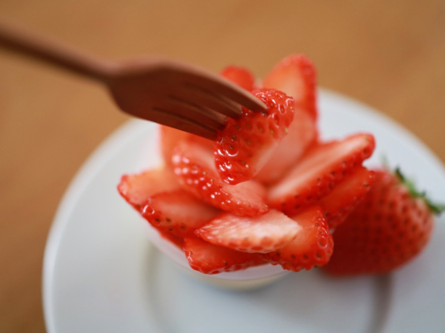 市販のプリンとパックいちごで贅沢いちごパフェ09