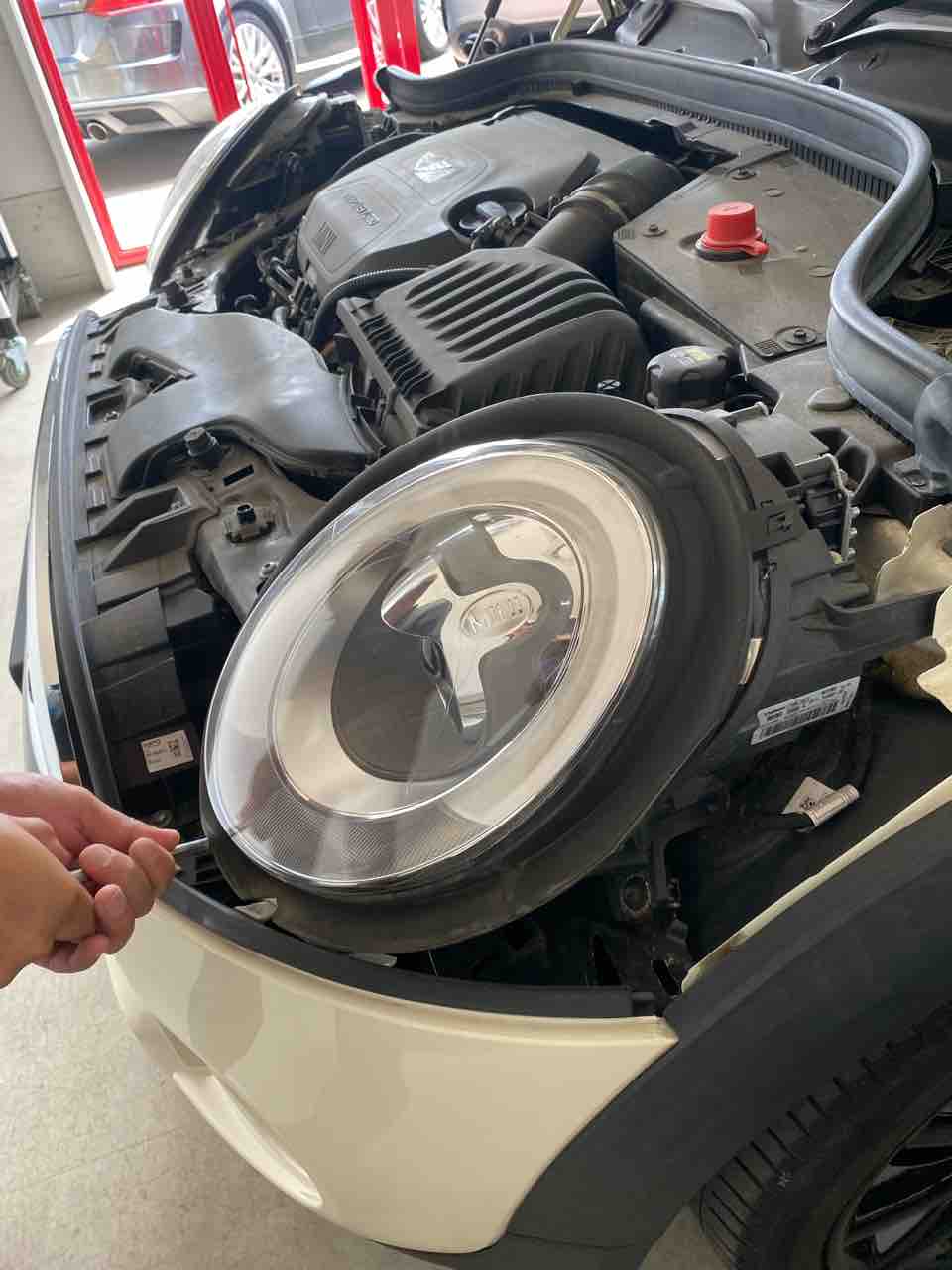 エンジンフードロックのトラブル Mels Euro Blog